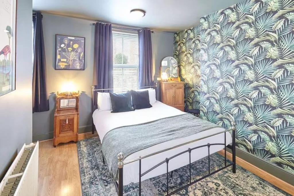 May House 3 Bedroomed House Уитби Экстерьер фото