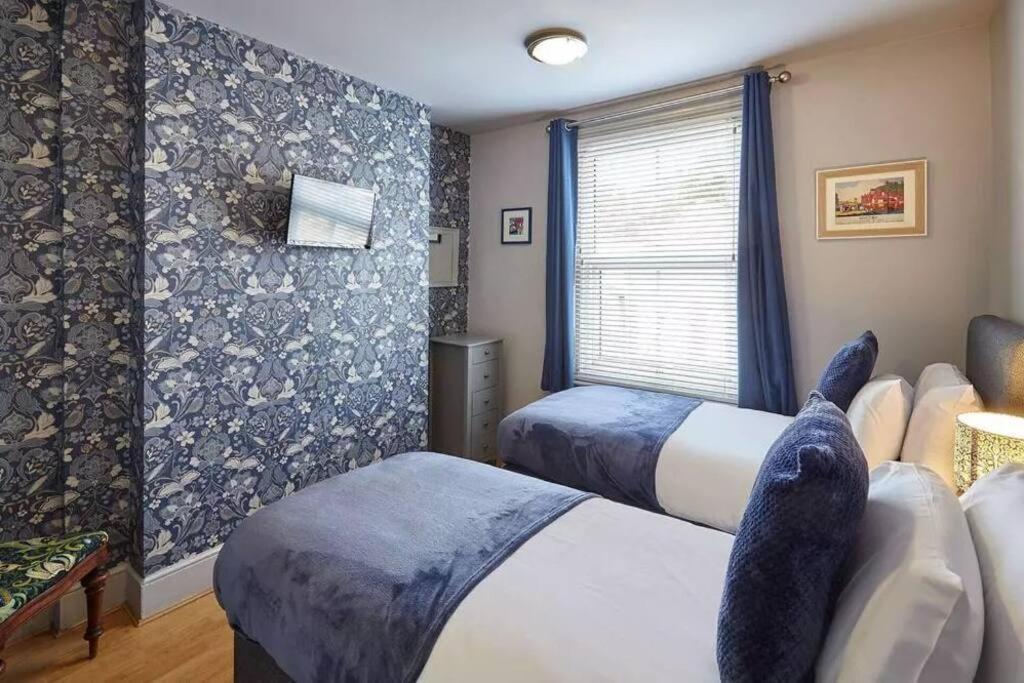 May House 3 Bedroomed House Уитби Экстерьер фото